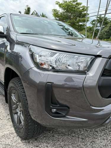 Toyota Hilux 2024 SRV 4x4 Automática Diésel · Único dueño · 18.000 km