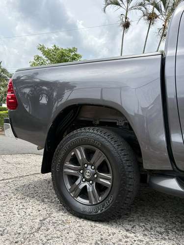 Toyota Hilux 2024 SRV 4x4 Automática Diésel · Único dueño · 18.000 km