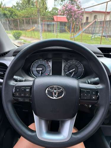 Toyota Hilux 2024 SRV 4x4 Automática Diésel · Único dueño · 18.000 km