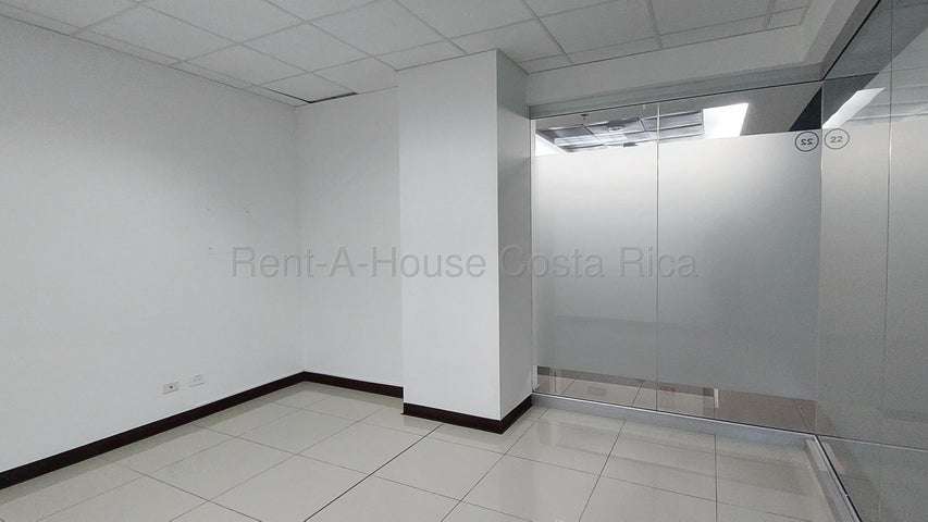 Alquiler de Oficina en Torre Comercial de Plaza Murano-Santa Ana.  NEGOCIABLE - Imagen 5