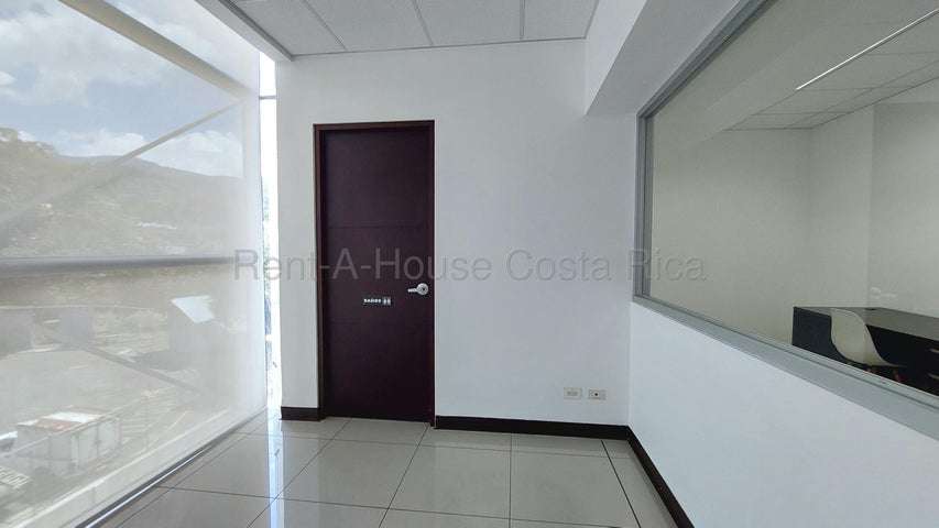 Alquiler de Oficina en Torre Comercial de Plaza Murano-Santa Ana.  NEGOCIABLE - Imagen 17