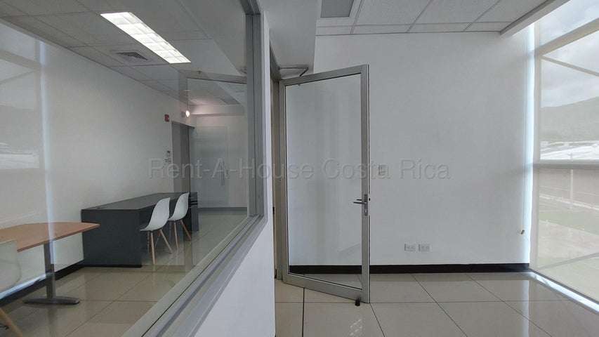 Alquiler de Oficina en Torre Comercial de Plaza Murano-Santa Ana.  NEGOCIABLE - Imagen 7