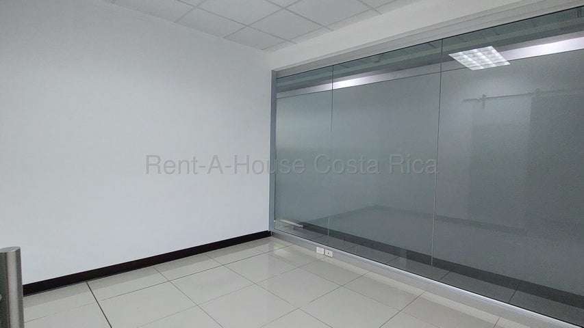 Alquiler de Oficina en Torre Comercial de Plaza Murano-Santa Ana.  NEGOCIABLE - Imagen 4