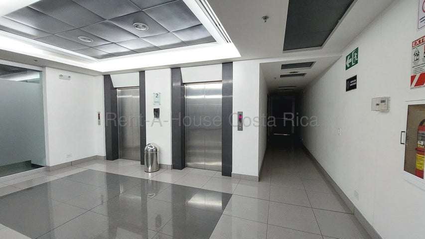 Alquiler de Oficina en Torre Comercial de Plaza Murano-Santa Ana.  PISO 2 NEGOCIABLE - Imagen 3