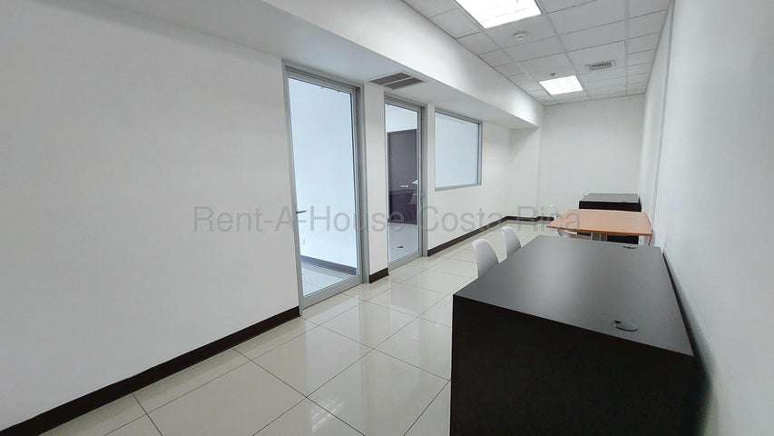 Alquiler de Oficina en Torre Comercial de Plaza Murano-Santa Ana.  PISO 2 NEGOCIABLE - Imagen 15