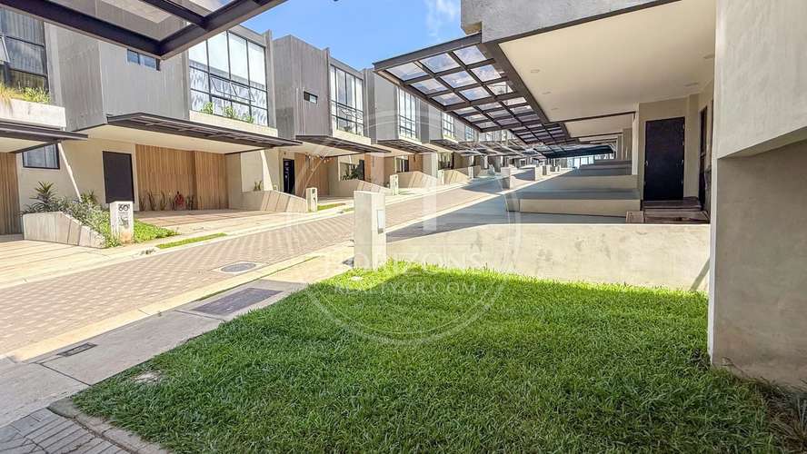 Casa en Alquiler en Condominio NAIA en Guachipelín de Escazú 3 Habitaciones con Línea Blanca Pet Friendly nja1415jb - Imagen 5