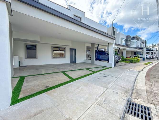 Se Vende Casa para Estrenar en Condominio Distrito San Juan, Frente al Anglo American School 4 Habitaciones NJA1440SB - Imagen 3