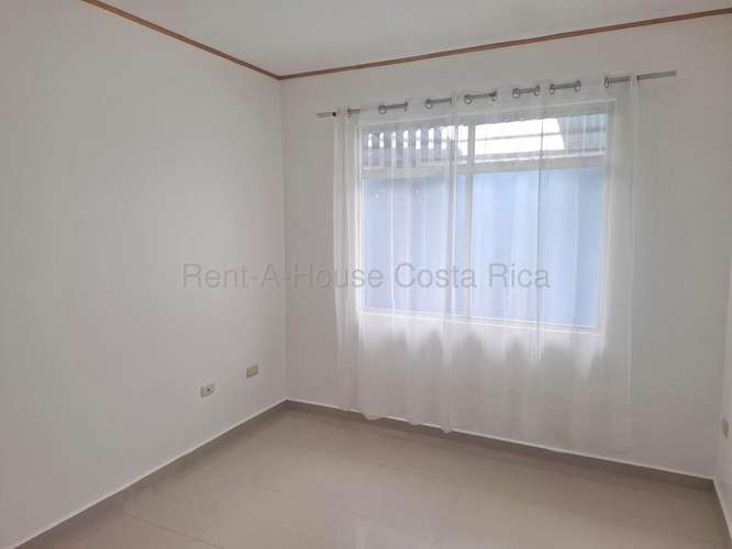 Venta de Casa en La Trinidad de Moravia con Jardín y Seguridad 24/7 #27-882 GS - Imagen 4