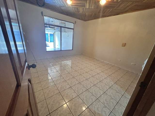 Alquiler de casa en zona residencial, Mercedes Norte, Heredia - Imagen 8