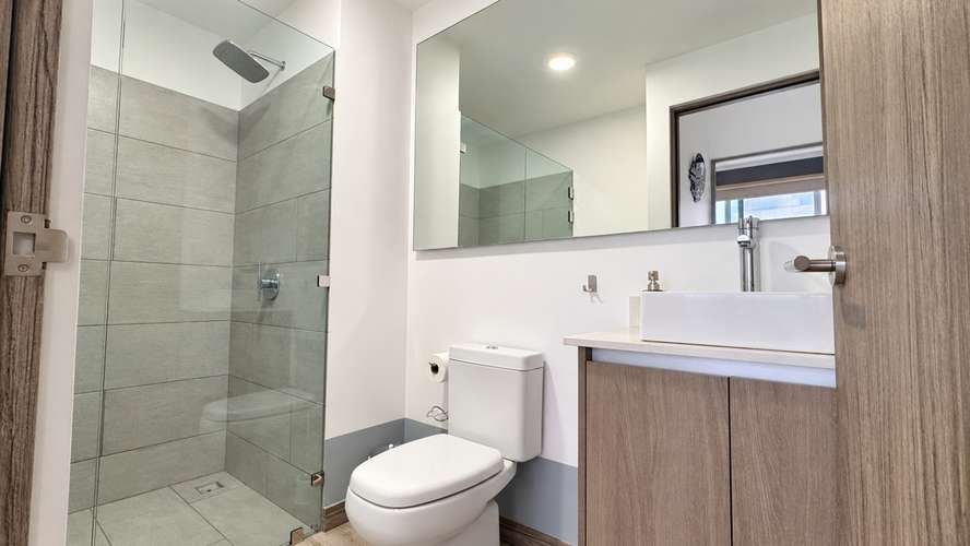 Exclusivo apartamento moderno de 106 m² con balcón y vistas a la montaña en Condominio CAIA, Escazú - Imagen 12