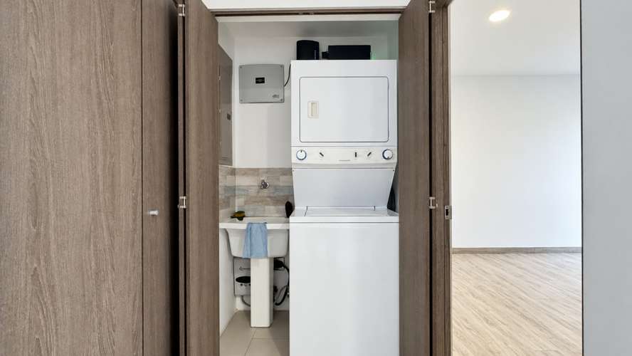 Exclusivo apartamento moderno de 106 m² con balcón y vistas a la montaña en Condominio CAIA, Escazú - Imagen 7