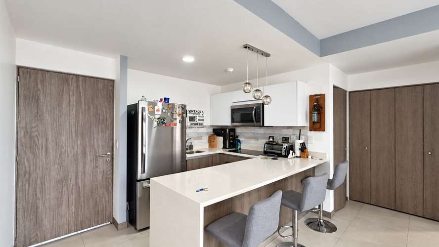 Exclusivo apartamento moderno de 106 m² con balcón y vistas a la montaña en Condominio CAIA, Escazú - Imagen 5