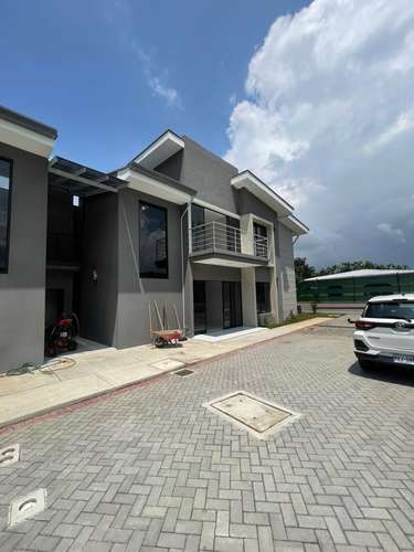 ALQUILER DE APARTAMENTOS TIPO CASAS PARA ESTRENAR EN GUACHIPELIN EN ESCAZU - Imagen 18