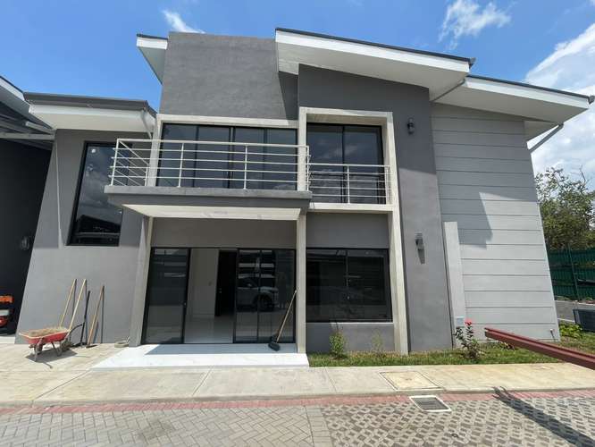 ALQUILER DE APARTAMENTOS TIPO CASAS PARA ESTRENAR EN GUACHIPELIN EN ESCAZU - Imagen 1