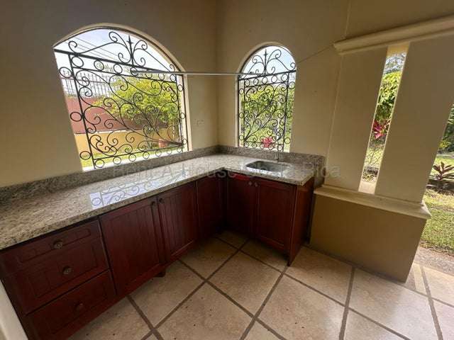 Venta de Elegante Casa AMUEBLADA en Mora-Colón RZ - Imagen 10