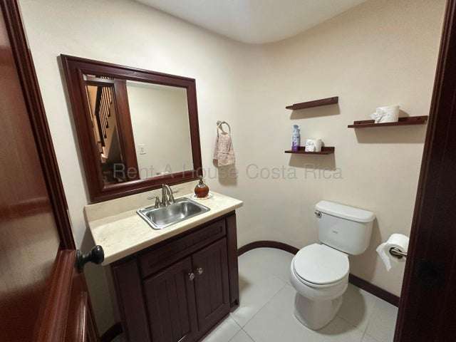 Venta de Elegante Casa AMUEBLADA en Mora-Colón RZ - Imagen 13