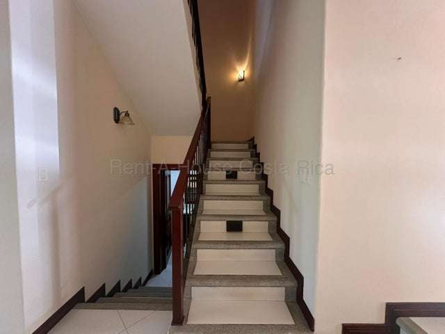 Venta de Elegante Casa AMUEBLADA en Mora-Colón RZ - Imagen 7