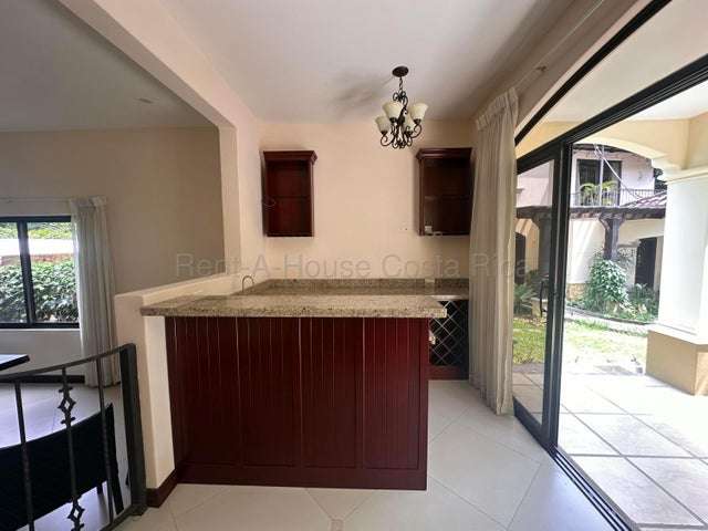 Venta de Elegante Casa AMUEBLADA en Mora-Colón RZ - Imagen 3
