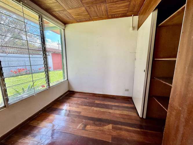 Se Alquila casa con amplio jardín por el Cristo de Sabanilla - Imagen 9
