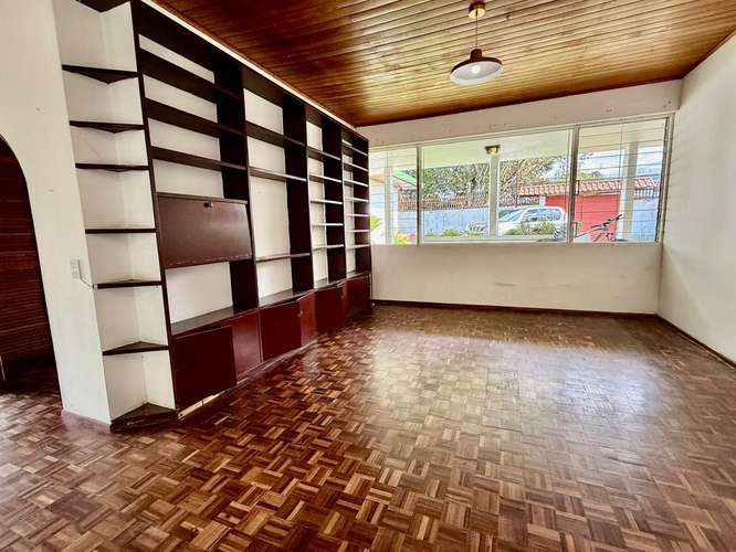Se Alquila casa con amplio jardín por el Cristo de Sabanilla - Imagen 3