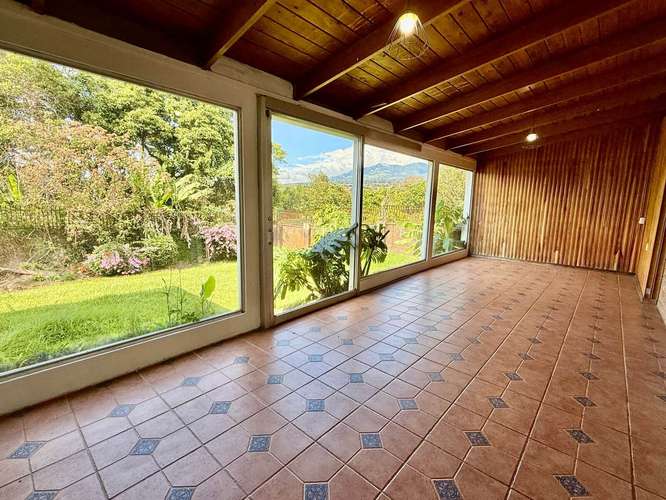 Se Alquila casa con amplio jardín por el Cristo de Sabanilla - Imagen 1