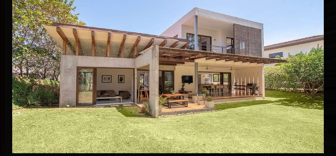 Casa moderna en La Hacienda Santa Ana con 4 habitaciones y jardín - Imagen 1