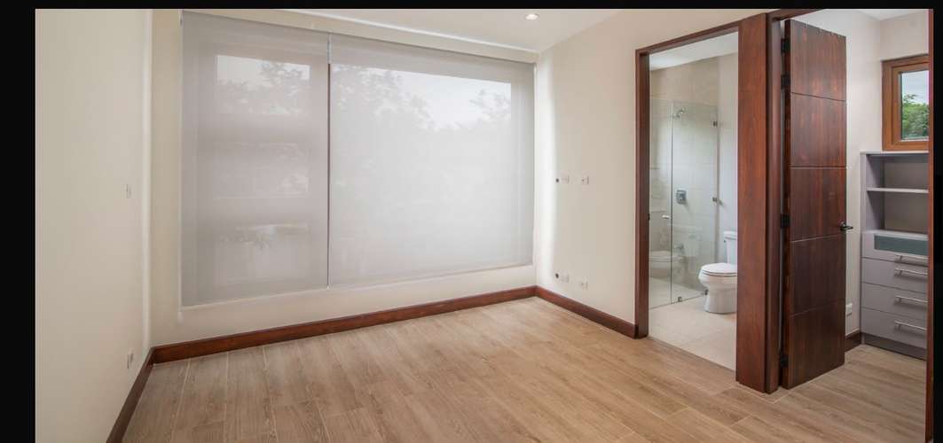 Casa moderna en La Hacienda Santa Ana con 4 habitaciones y jardín - Imagen 8