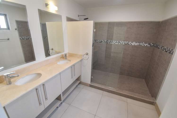 Apartamento de 3 dormitorios y oficina con balcón, cerca del colegio Saint Jude en Santa Ana - Imagen 10