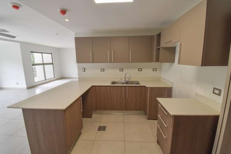 Apartamento de 3 dormitorios y oficina con balcón, cerca del colegio Saint Jude en Santa Ana - Imagen 18