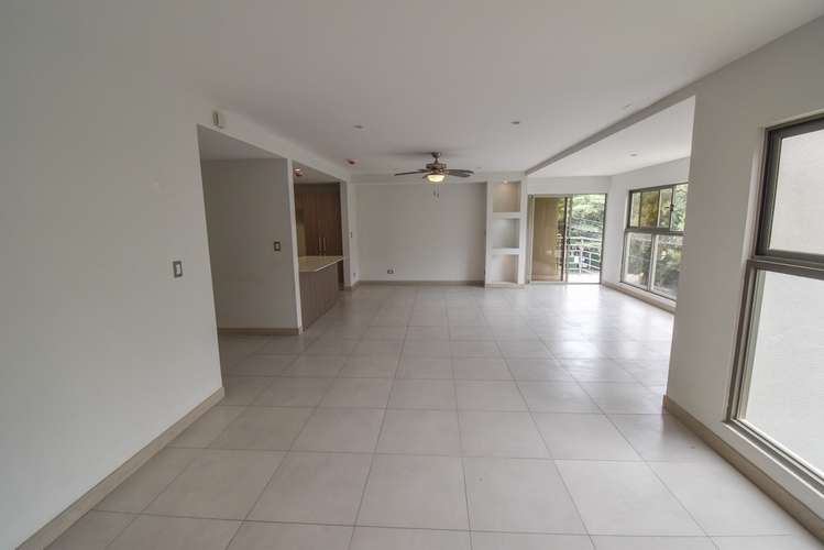 Apartamento de 3 dormitorios y oficina con balcón, cerca del colegio Saint Jude en Santa Ana - Imagen 14