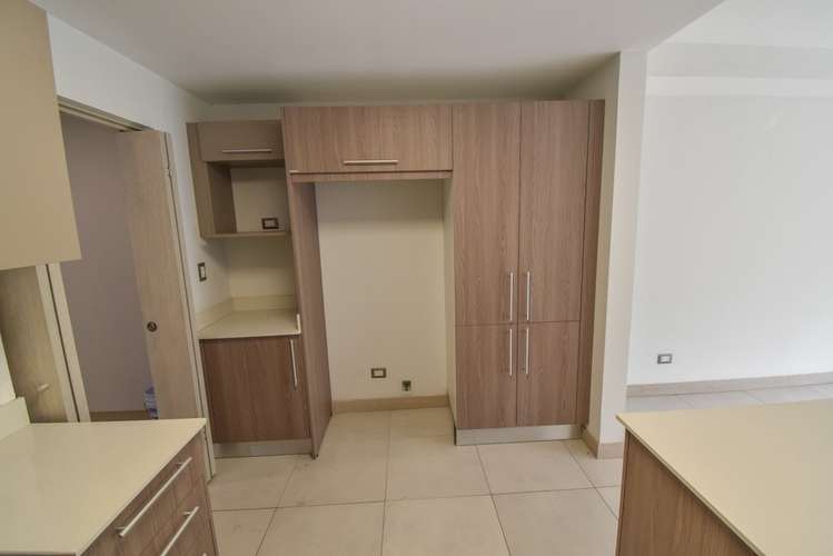 Apartamento de 3 dormitorios y oficina con balcón, cerca del colegio Saint Jude en Santa Ana - Imagen 12