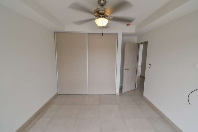 Apartamento de 3 dormitorios y oficina con balcón, cerca del colegio Saint Jude en Santa Ana - Imagen 4