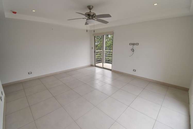 Apartamento de 3 dormitorios y oficina con balcón, cerca del colegio Saint Jude en Santa Ana - Imagen 7
