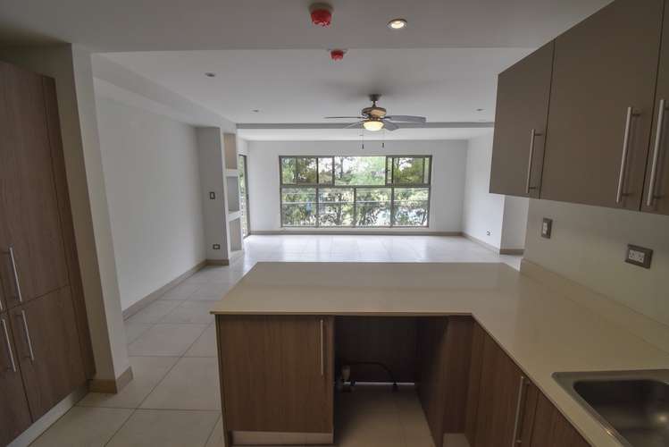 Apartamento de 3 dormitorios y oficina con balcón, cerca del colegio Saint Jude en Santa Ana - Imagen 15
