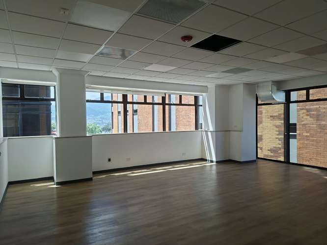 Oficina moderna de 81 m² en San José provincia con vistas a las montañas - Imagen 4
