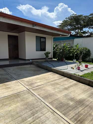 Propiedad con casa + Apartamento 