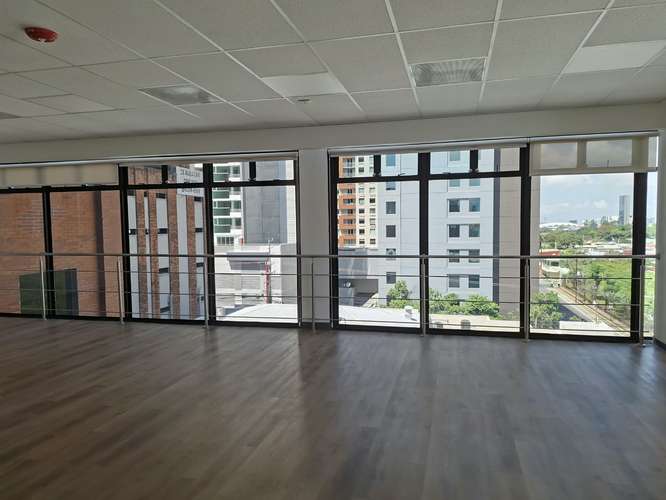 Oficina de 89 m² en alquiler en Barrio Don Bosco: seguridad 24 horas y parqueos, cerca del tráfico - Imagen 3