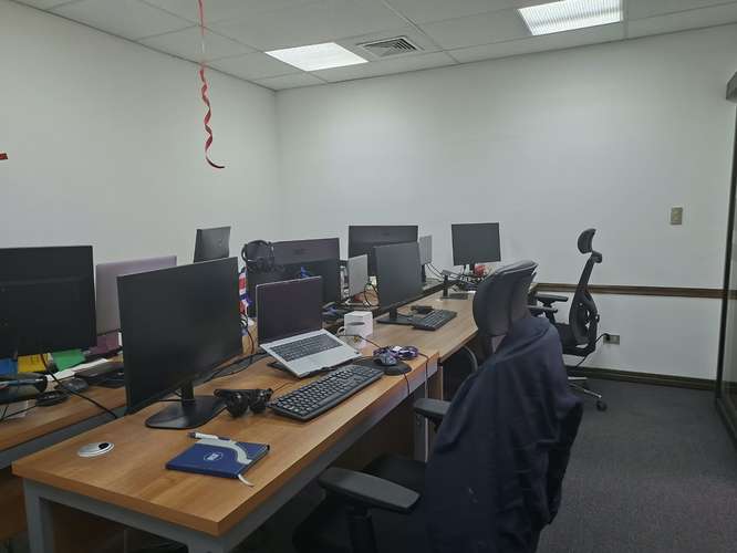 Oficina de 89m² con todo incluido en barrio Don Bosco: seguridad, parqueos y lista para trabajar. - Imagen 10