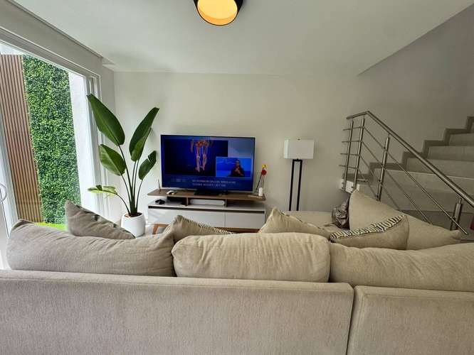 ALQUILER DE CASA MODERNA EN SANTA ANA  ¡CON LÍNEA BLANCA! - Imagen 3