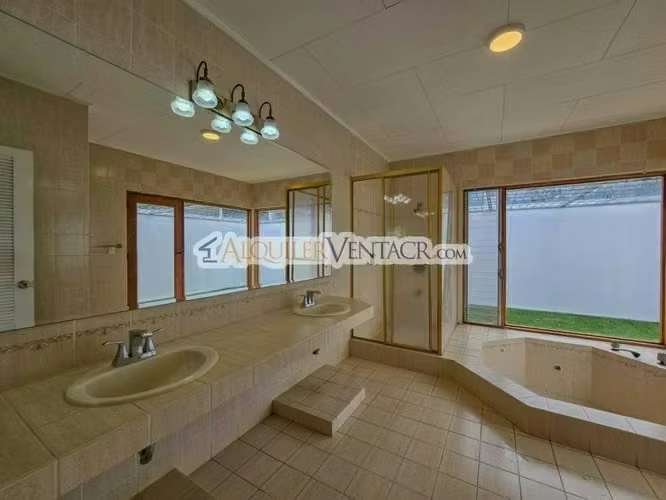 Casa de Un Nivel de 900 m2 y 3.500 m2 de lote con vistas en Escazú - Imagen 15