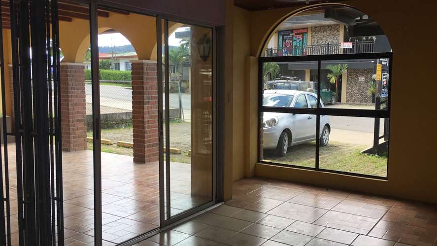 Propiedad con edificio para rentar o vender en Sabalito de Coto Brus