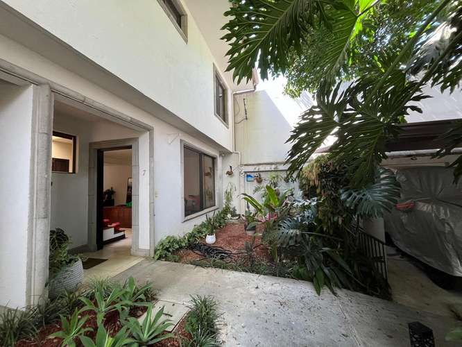 YA. Espaciosa casa de 2 niveles en Guachipelín Sur, Escazú, con excelente ubicación y fácil acceso - Imagen 1