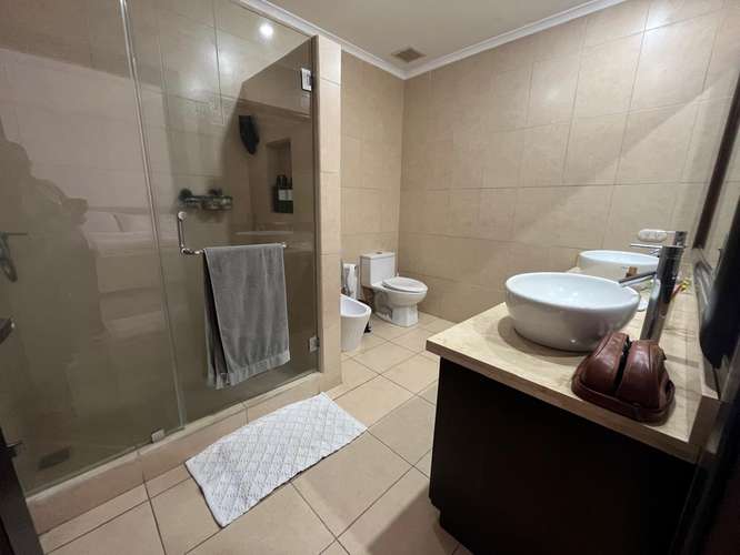 YA. Espaciosa casa de 2 niveles en Guachipelín Sur, Escazú, con excelente ubicación y fácil acceso - Imagen 13