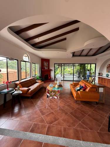 Todo un piso,propiedad muy tranquila y silenciosa tipo Spa, amplia piscina, jardines.  - Imagen 15