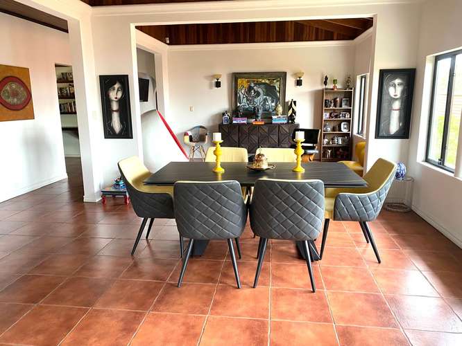 Todo un piso,propiedad muy tranquila y silenciosa tipo Spa, amplia piscina, jardines.  - Imagen 5