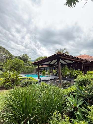 Todo un piso,propiedad muy tranquila y silenciosa tipo Spa, amplia piscina, jardines.  - Imagen 16