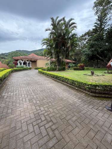 Todo un piso,propiedad muy tranquila y silenciosa tipo Spa, amplia piscina, jardines.  - Imagen 14