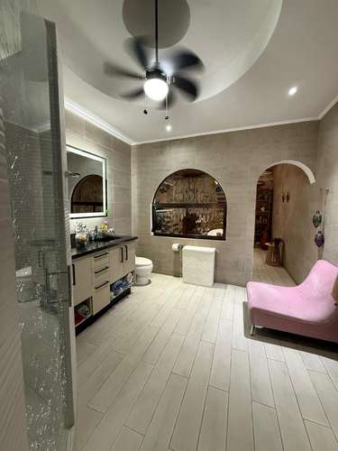 Todo un piso,propiedad muy tranquila y silenciosa tipo Spa, amplia piscina, jardines.  - Imagen 12