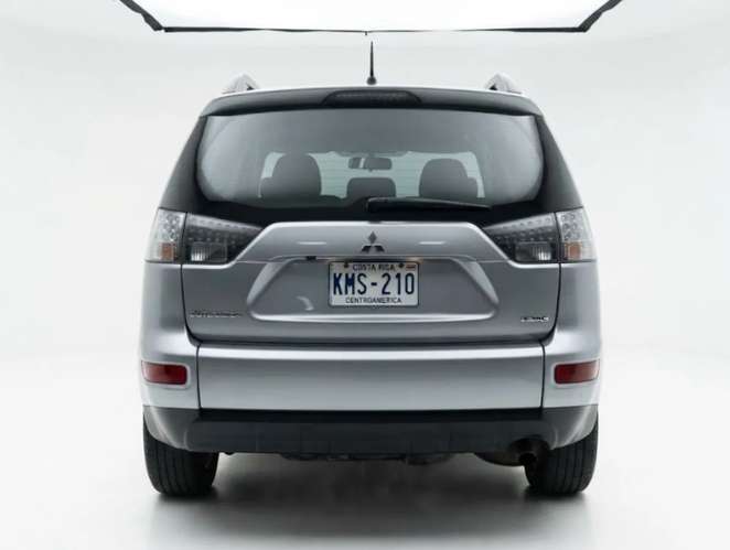 Mitsubishi OUTLANDER 2013