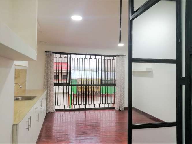 Se alquila agradable apartamento para una persona, sin garage.